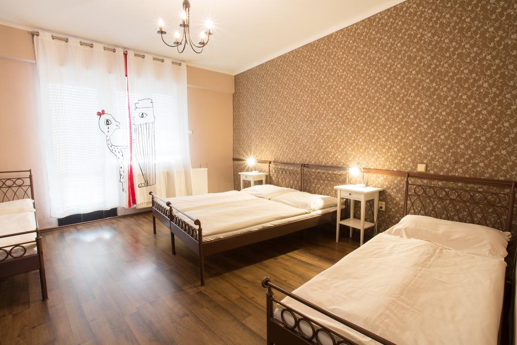 Hostel Blues Bratislava Exteriör bild