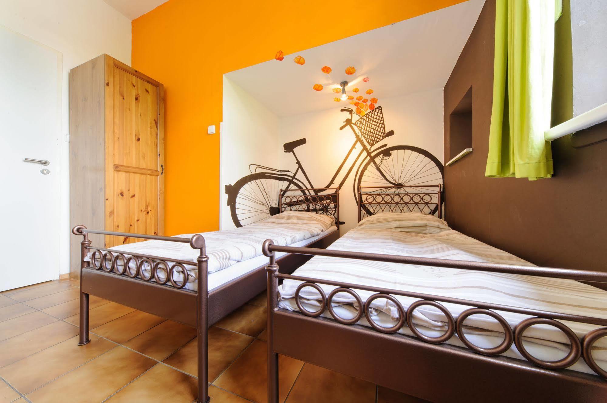 Hostel Blues Bratislava Exteriör bild